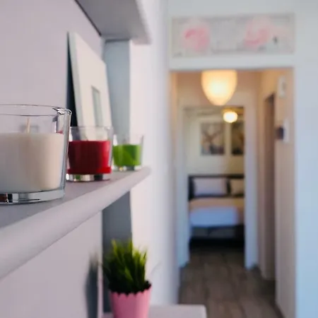 Bella Vista-2 Bedroom Apartment *